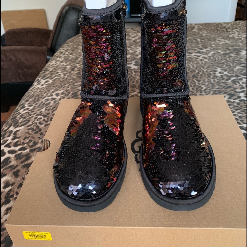 New in Box Sequin Uggs Size 6! Retails at $160.
